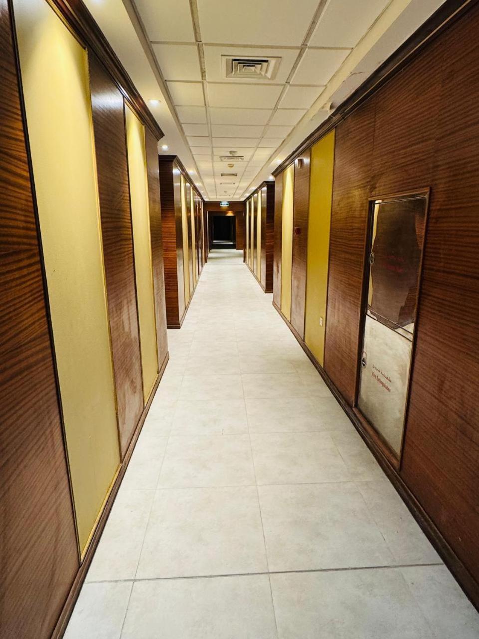 Backpackers Heaven ! 18 Beds In A 2 Bedroom Apartment In Front Of Union Metro Station Diera Dubai Eksteriør bilde