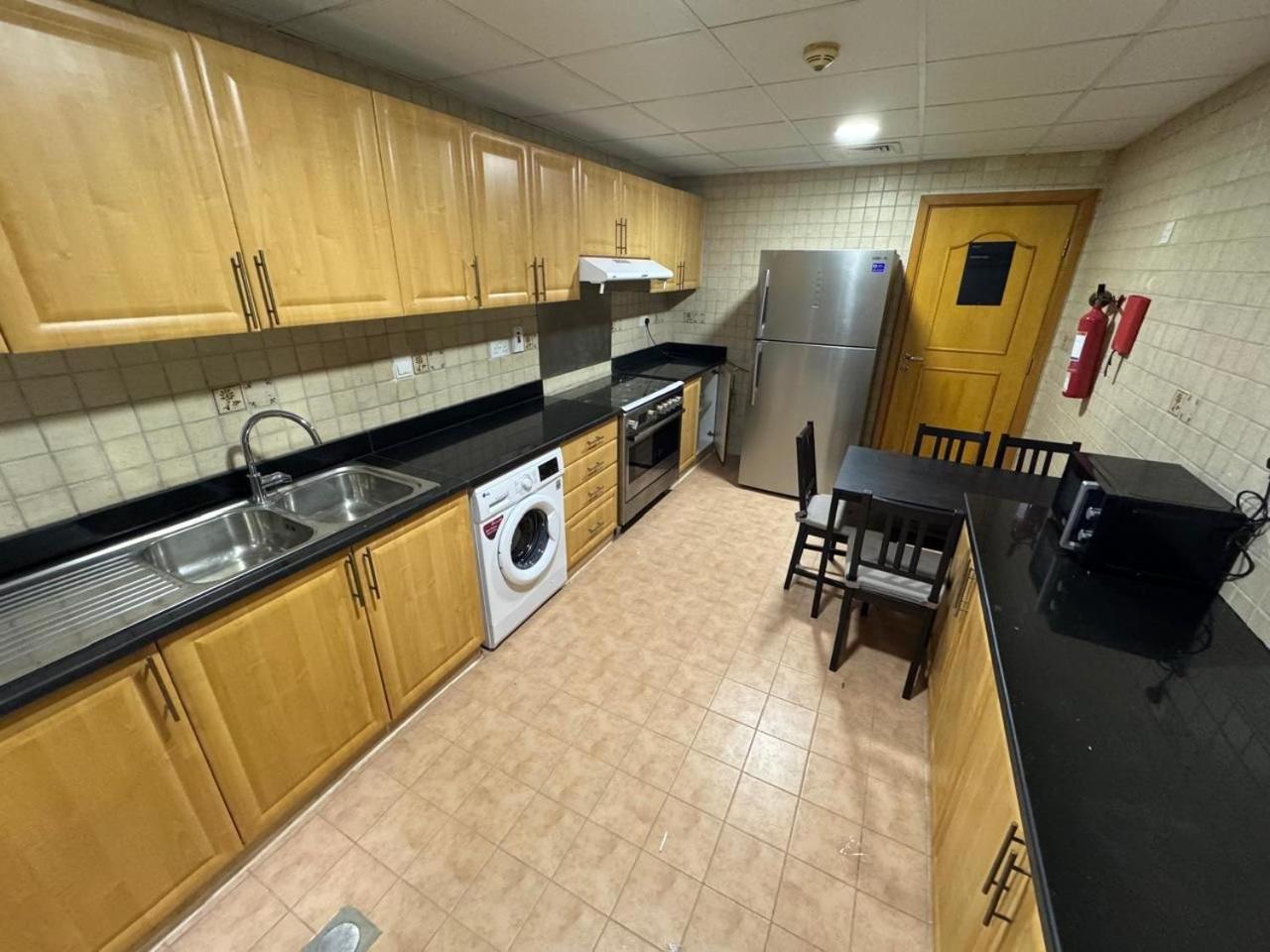 Backpackers Heaven ! 18 Beds In A 2 Bedroom Apartment In Front Of Union Metro Station Diera Dubai Eksteriør bilde