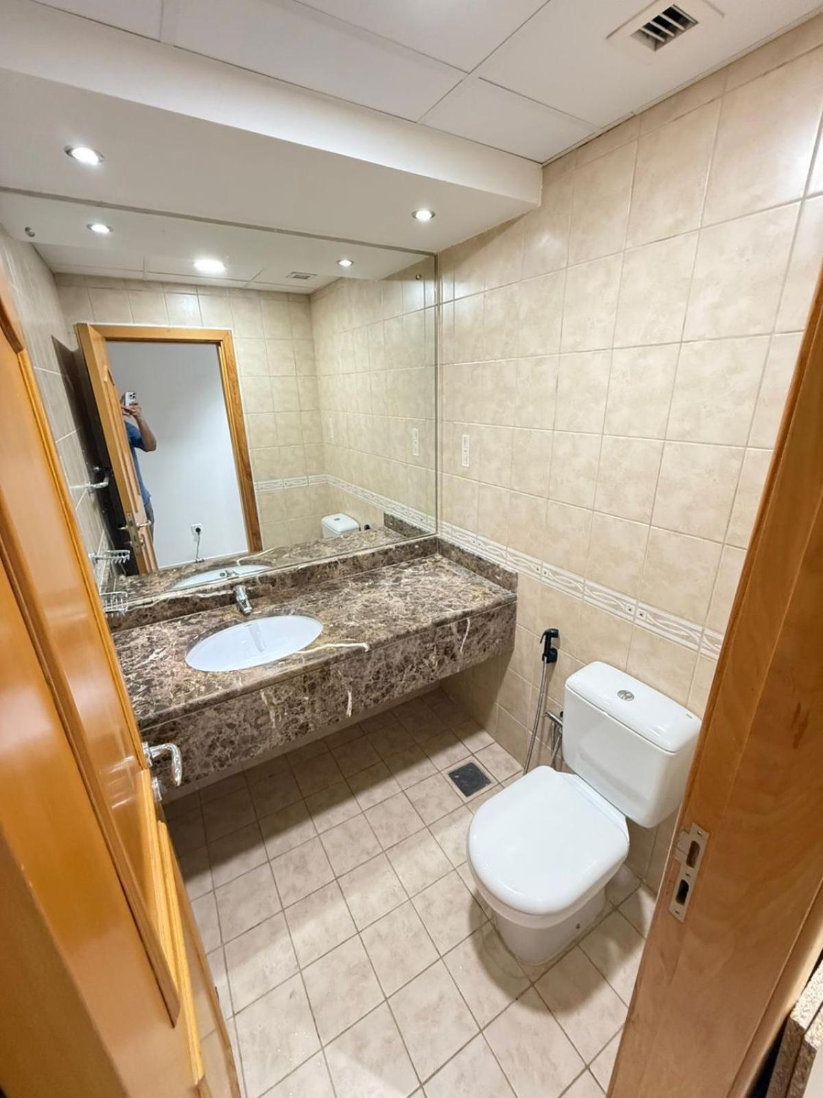 Backpackers Heaven ! 18 Beds In A 2 Bedroom Apartment In Front Of Union Metro Station Diera Dubai Eksteriør bilde