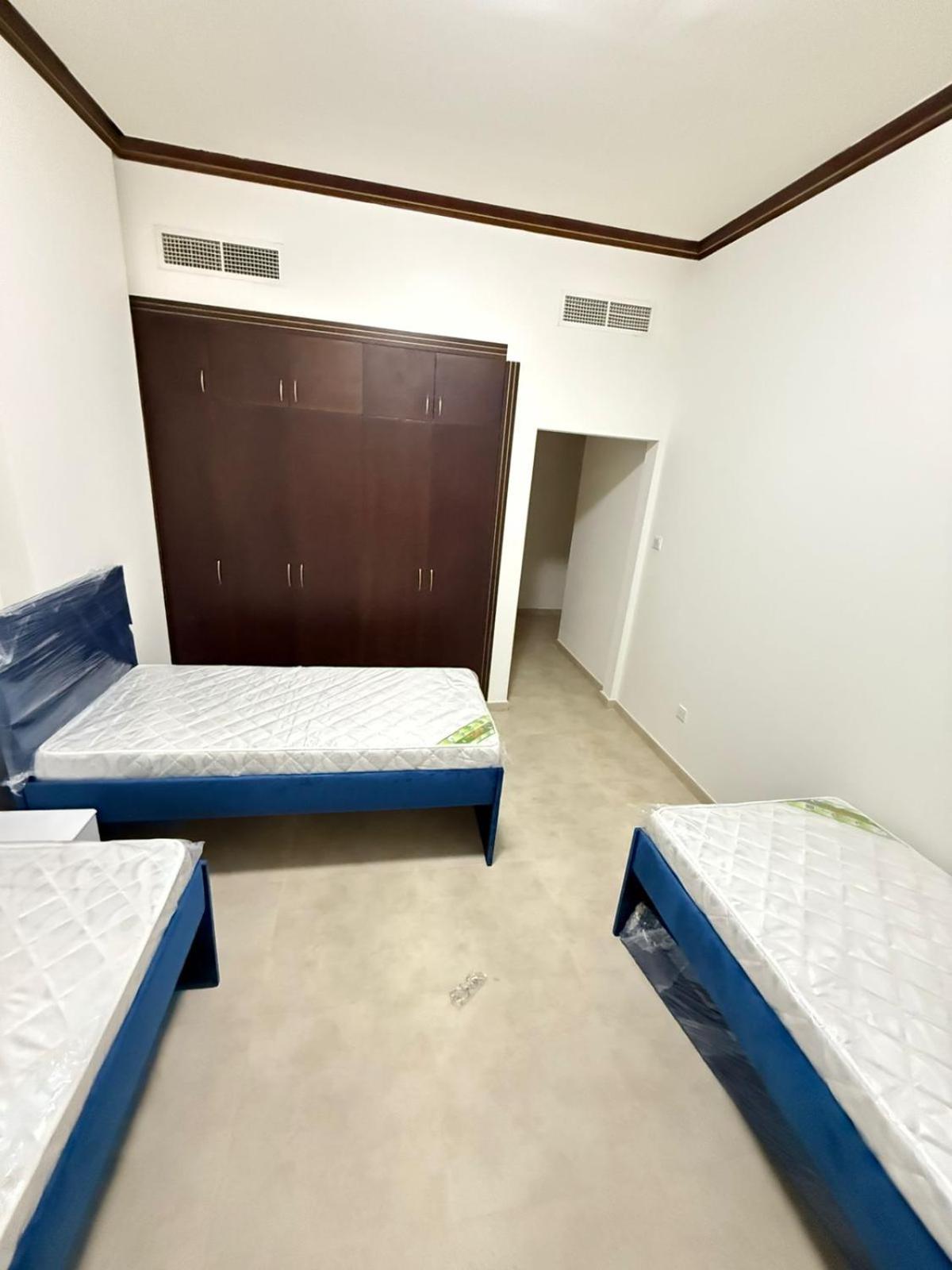 Backpackers Heaven ! 18 Beds In A 2 Bedroom Apartment In Front Of Union Metro Station Diera Dubai Eksteriør bilde