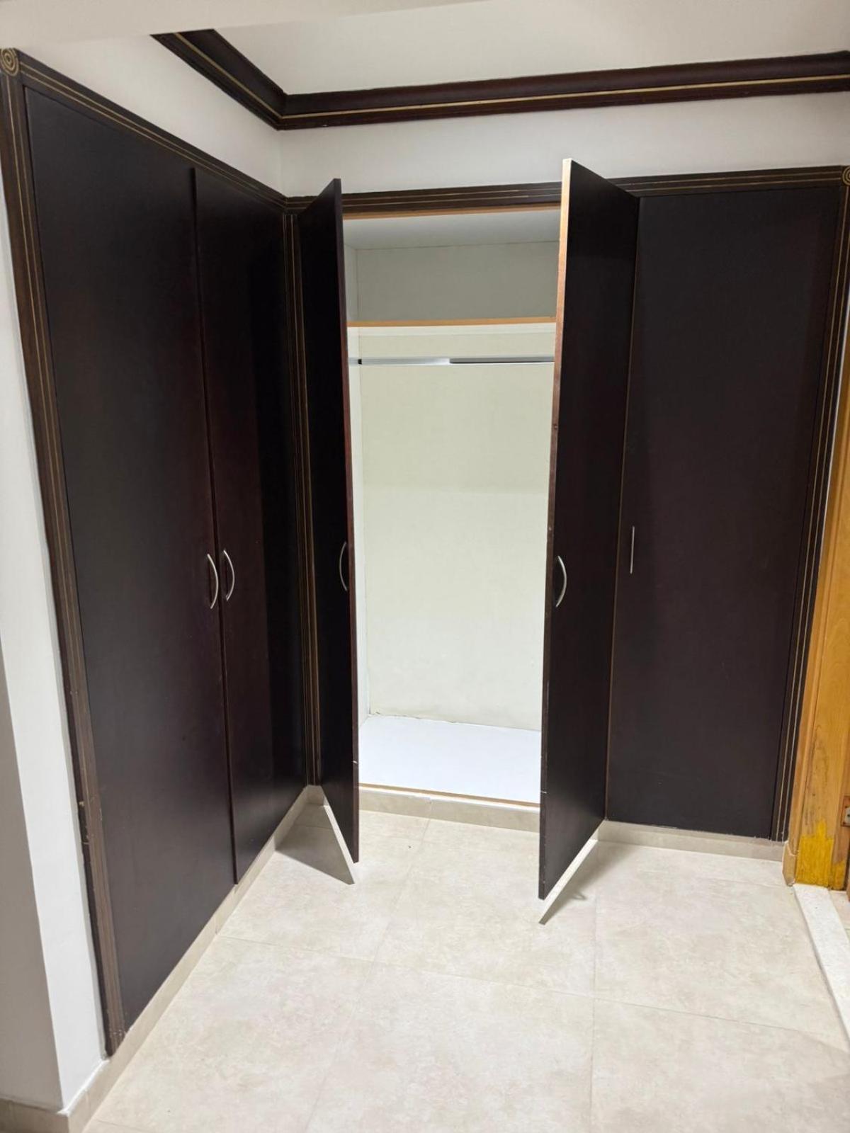 Backpackers Heaven ! 18 Beds In A 2 Bedroom Apartment In Front Of Union Metro Station Diera Dubai Eksteriør bilde