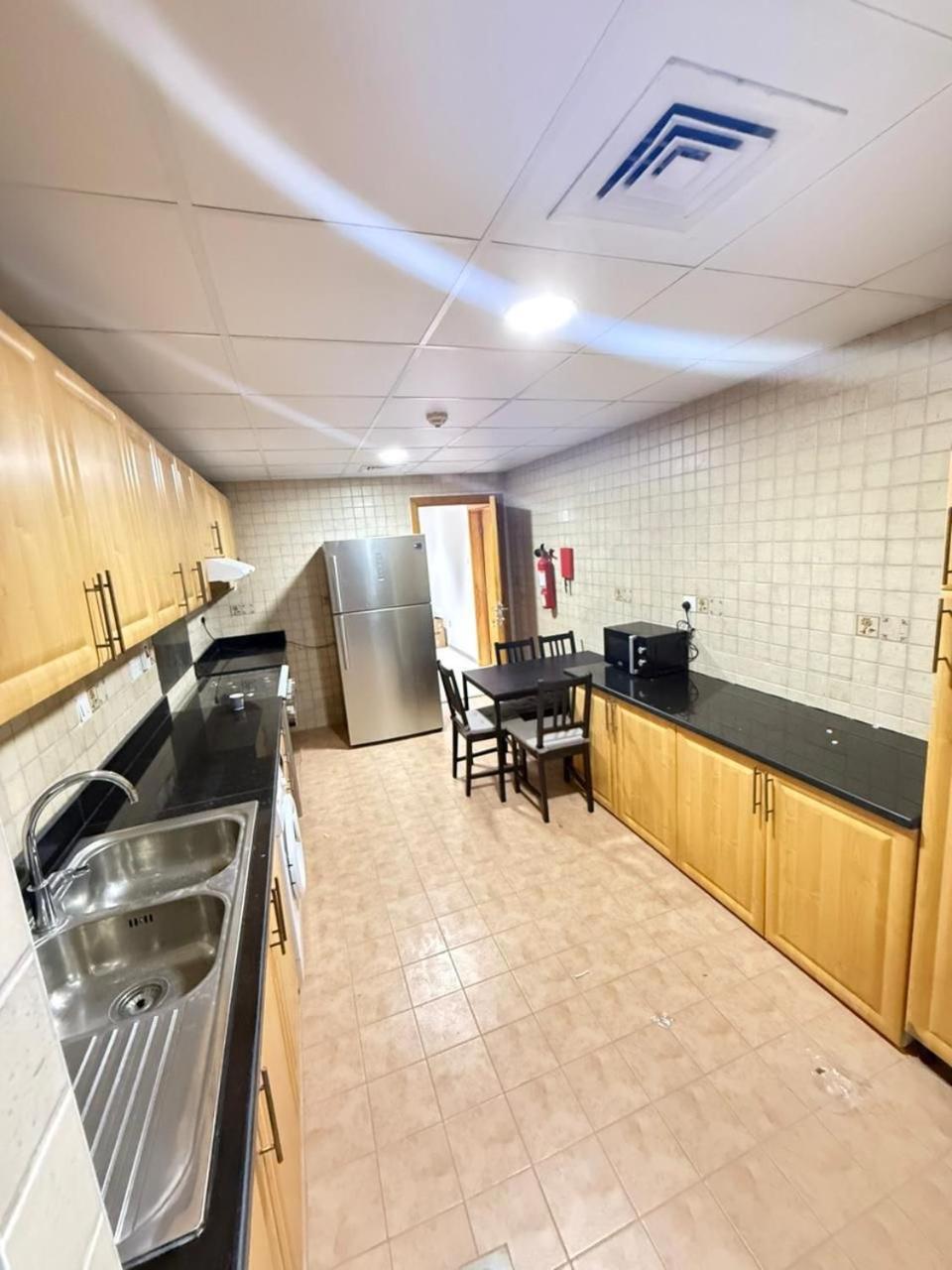 Backpackers Heaven ! 18 Beds In A 2 Bedroom Apartment In Front Of Union Metro Station Diera Dubai Eksteriør bilde