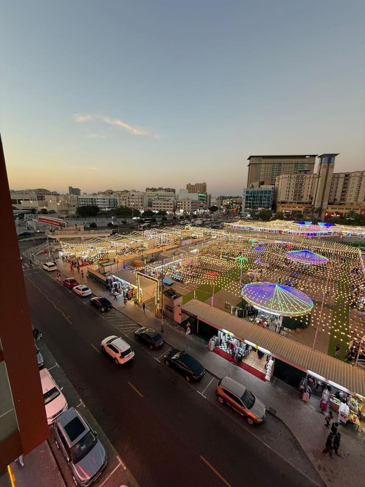 Backpackers Heaven ! 18 Beds In A 2 Bedroom Apartment In Front Of Union Metro Station Diera Dubai Eksteriør bilde