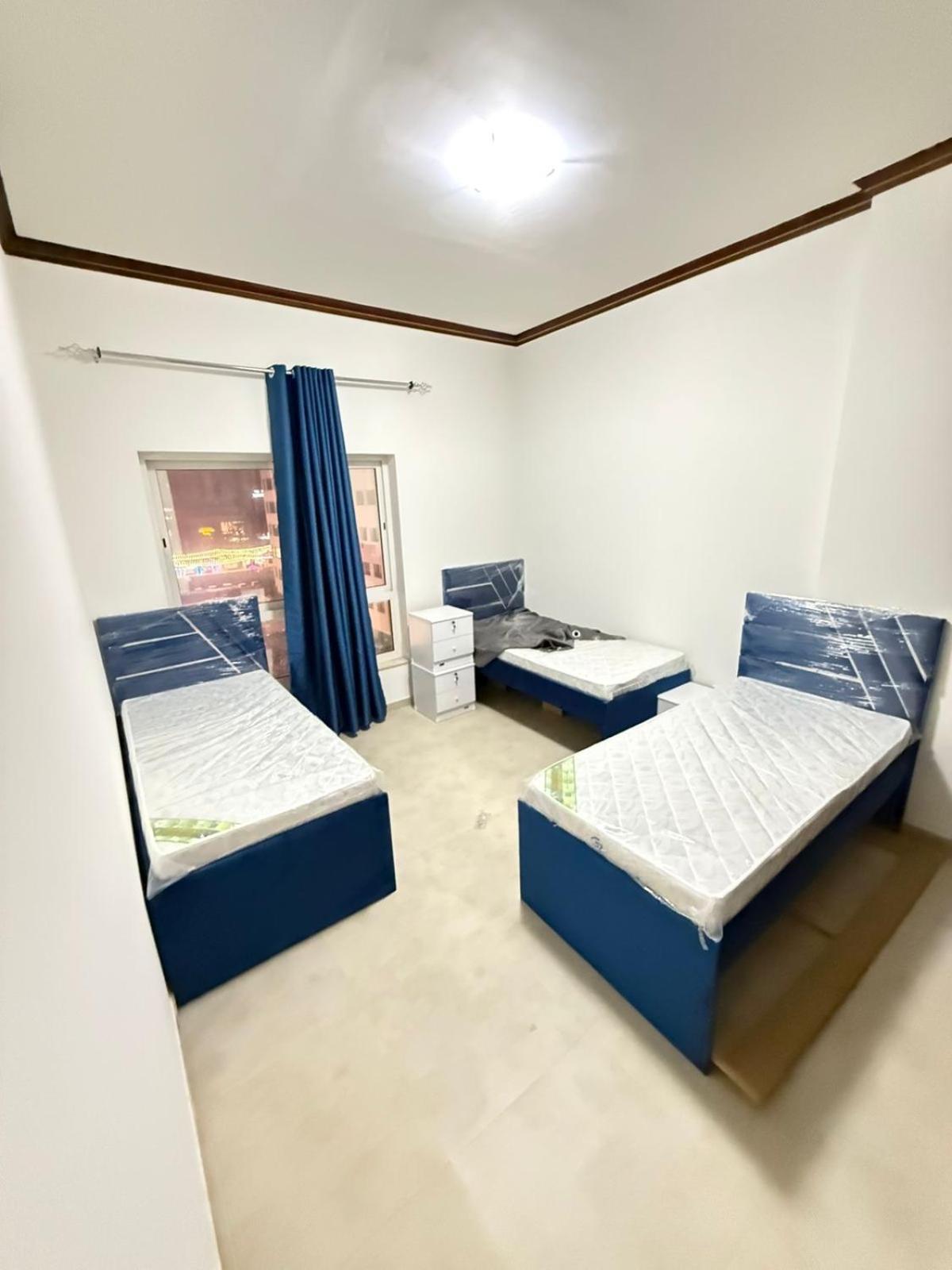 Backpackers Heaven ! 18 Beds In A 2 Bedroom Apartment In Front Of Union Metro Station Diera Dubai Eksteriør bilde
