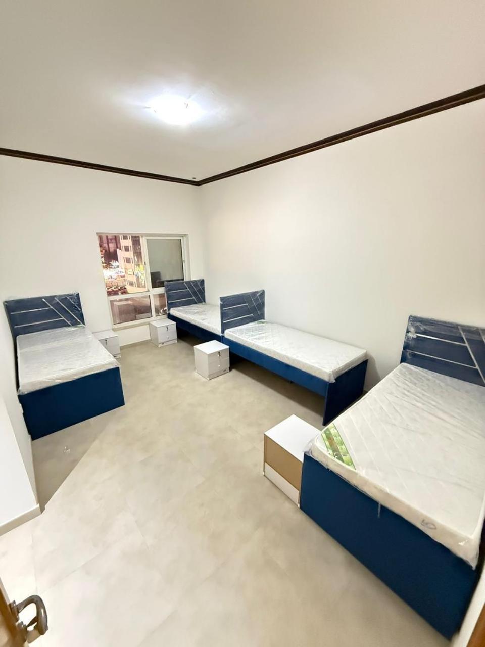 Backpackers Heaven ! 18 Beds In A 2 Bedroom Apartment In Front Of Union Metro Station Diera Dubai Eksteriør bilde